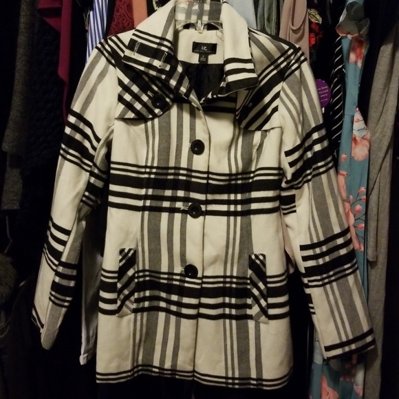 Iz Byer Jackets & Blazers - FLASH SALE Gorgeous peacoat